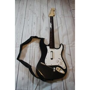 Wii Rockband Harmonix Fender Stratocaster Wireless Guitar NWGTS2 no dongle works